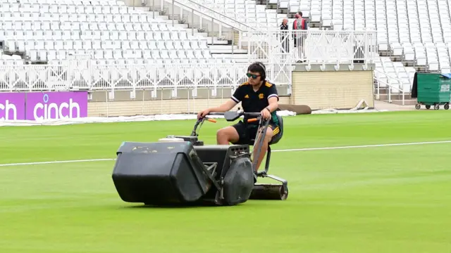 Groundstaff at Trent Bridge