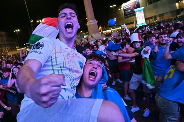 Italy fans