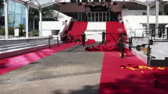 In a timelapse video, festival crew expertly rolled out the enormous and iconic red carpet