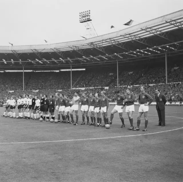 England and West Germany before the 1966 World Cup final