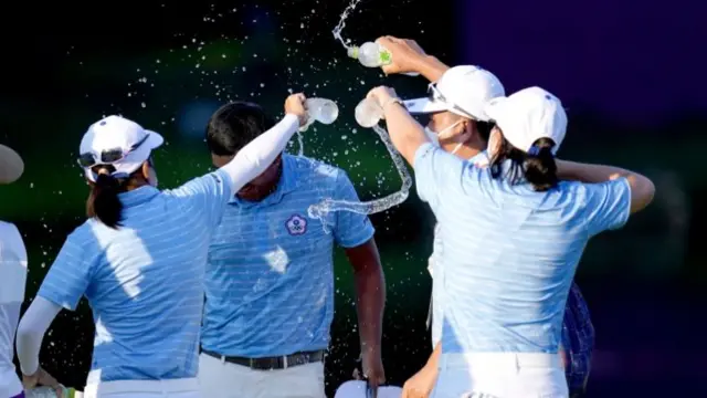 CT Pan celebrates winning golf bronze at the Tokyo Olympics