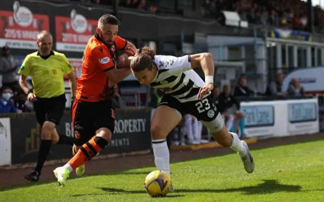 Dundee Utd's Nicky Clark and Ayr United's Markus Fjortoft