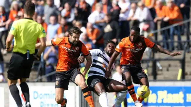 Dundee Utd's Charlie Mulgrew and Jeando Fuchs in action alongside Tomi Adeloye