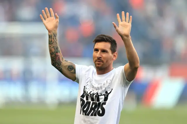 Messi waves