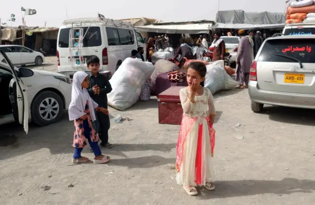 Afghan refugees waiting to cross the border