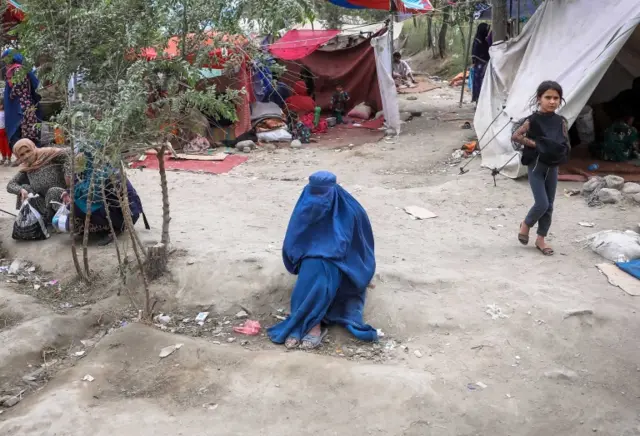 Internally displaced families from northern provinces, who fled from their homes due to the fighting between Taliban and Afghan security forces, take shelter in a public park in Kabul, Afghanistan, on 14 August 2021