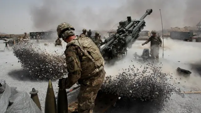 Army soldiers from the 2nd Platoon, B battery 2-8 field artillery - 2011