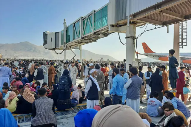 Crowds on the tarmac at Kabul's international airport