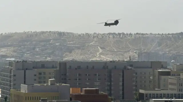 A helicopter lands on the roof of the US embassy in Kabul