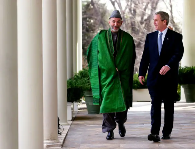 Hamid Karzai (L) and George W Bush in 2002