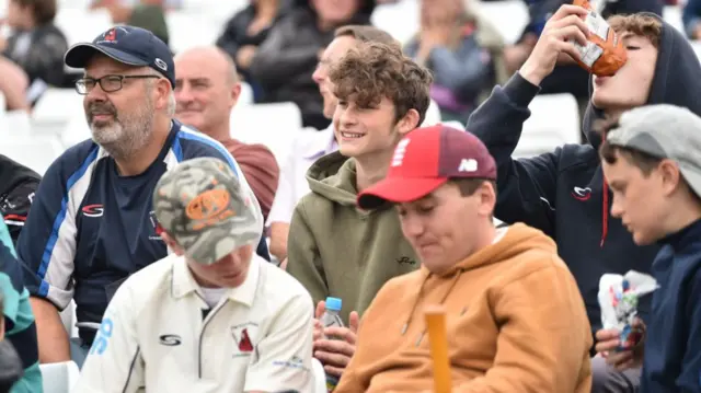 Trent Bridge crowd