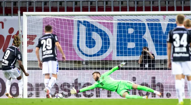 Zander Clark couldn't quite reach the second-half LASK penalty