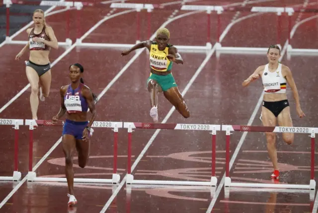 Dalilah Muhammad leads her 400m hurdles semi-final