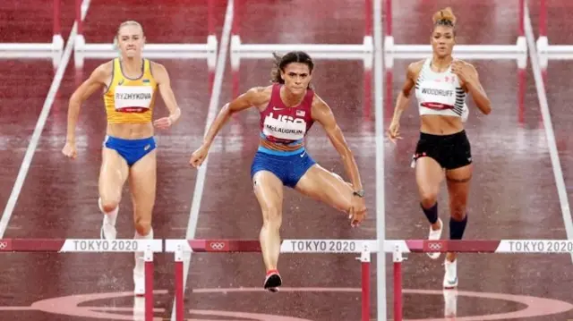 Sydney McLaughlin leads her 400m hurdles semi-final