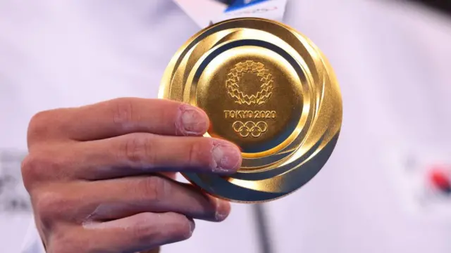 TOKYO 2020 GOLD MEDAL