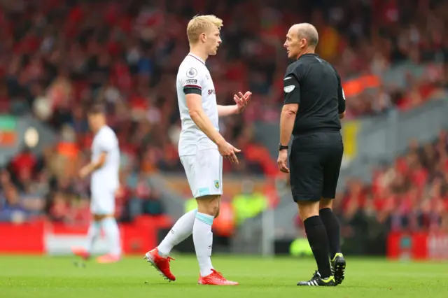 Mike Dean/Ben Mee