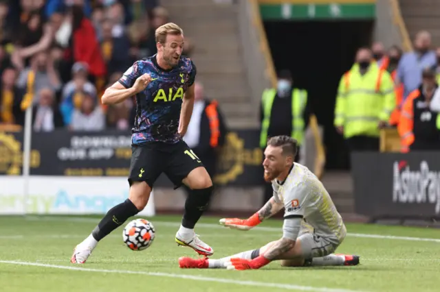 Jose Sa saves from Harry Kane