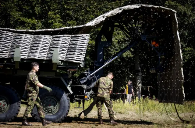 Dutch soldiers have started building emergency shelters for Afghan evacuees in the Heumensoord nature reserve between Nijmegen and Heumen. Photo: 25 August 2021