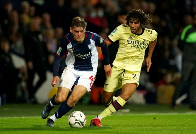 Tom Fellows and Arsenal's Mohamed Elneny