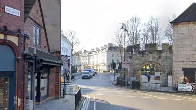 Gillygate junction with Bootham