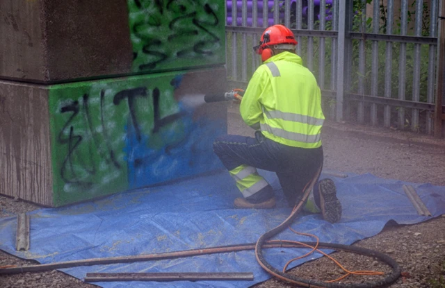 System that blasts off graffiti with recycled glass pellets