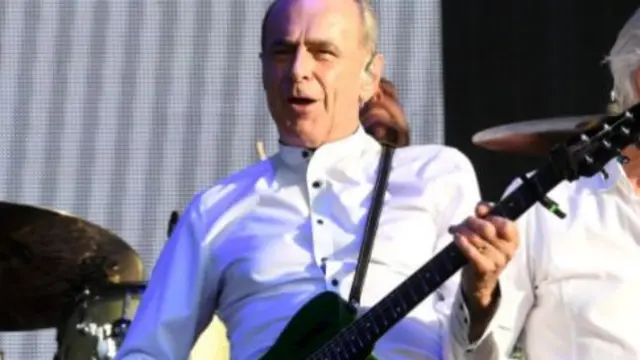 Francis Rossi on stage