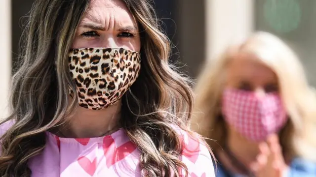 Women wearing face masks