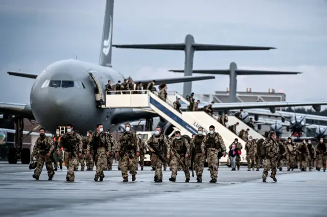 Some 600 German troops who were travelling on board the last Bundeswehr A310 and two A400M aircrafts upon arrival at the military air base in Wunstorf, Germany, 27 August 2021