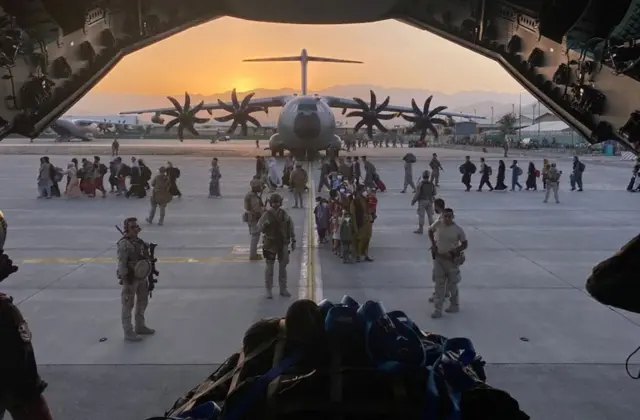 Afghan nationals and their families, as well as Spanish soldiers and members of the embassy board a Spanish military plane in Kabul, Afghanistan. Photo: 27 August 2021