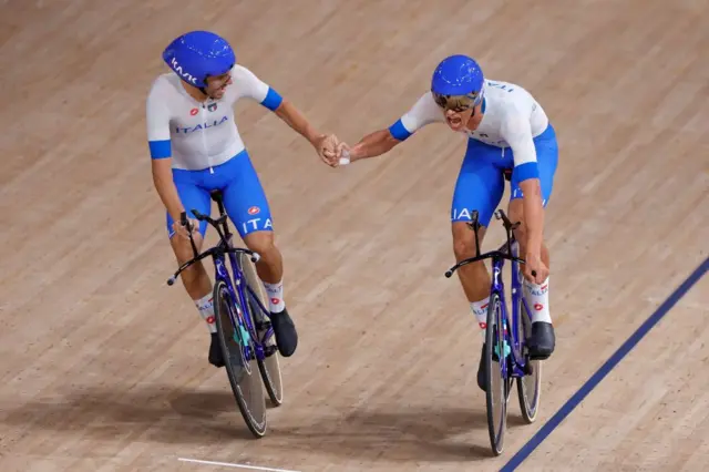 Italy's men's pursuit team