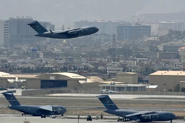 An US Air Force aircraft takes off from the airport in Kabul on August 30, 2021.