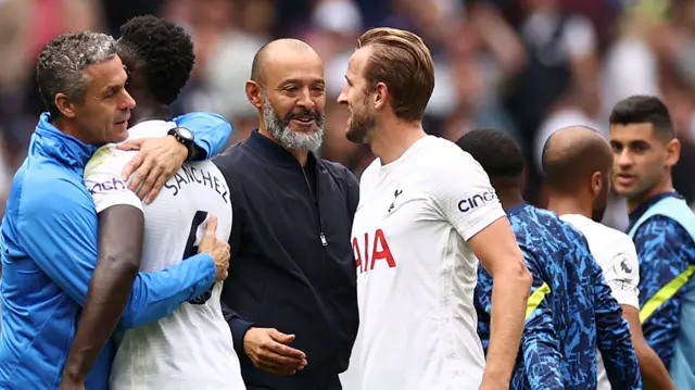 Nuno Espirito Santo with Harry Kane