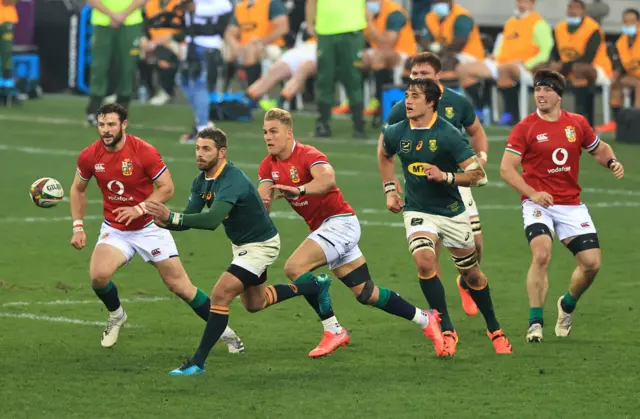 Willie le Roux of South Africa passes the ball