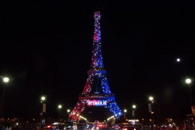 The Eiffel Tower in PSG colours welcoming Neymar to the club