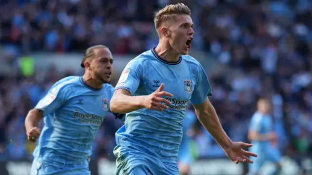 Viktor Gyokeres celebrates