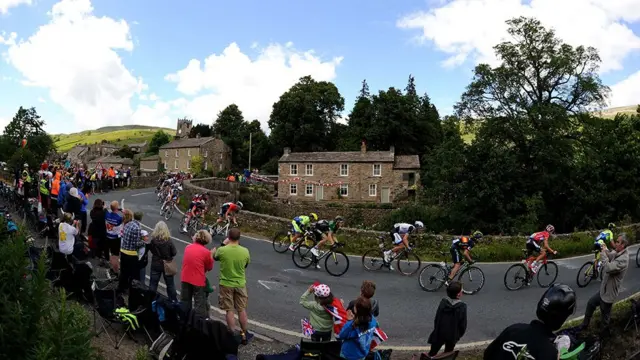 Tour de Yorkshire cyclists