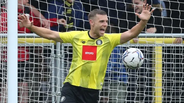 Harrogate's Jack Muldoon celebrate a goal