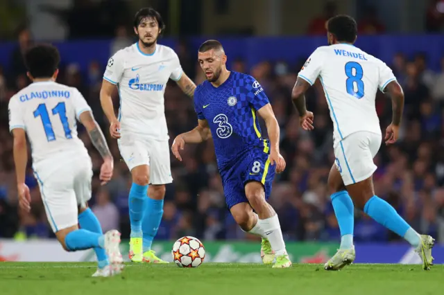 Mateo Kovacic controls the ball surrounded by Zenit defenders