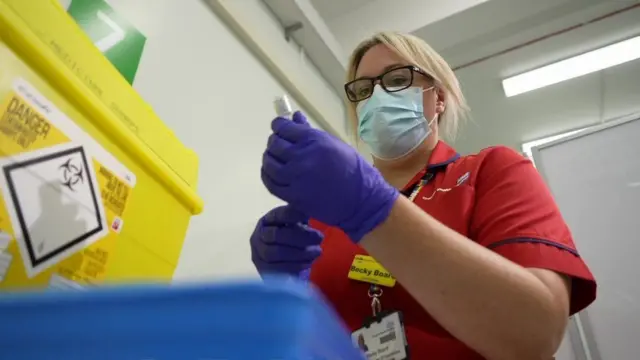 Nurse delivers a Covid-19 vaccine