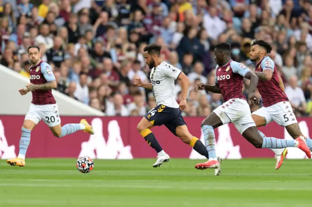 Andros Townsend on the ball for Everton against Aton Villa