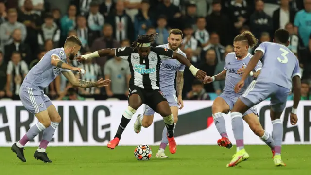 Alain Saint-Maximin surrounded by Leeds players