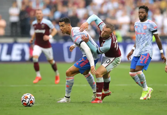 Cristiano Ronaldo fights for the ball