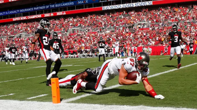 Rob Gronkowski scores a touchdown for the Tampa Bay Buccaneers