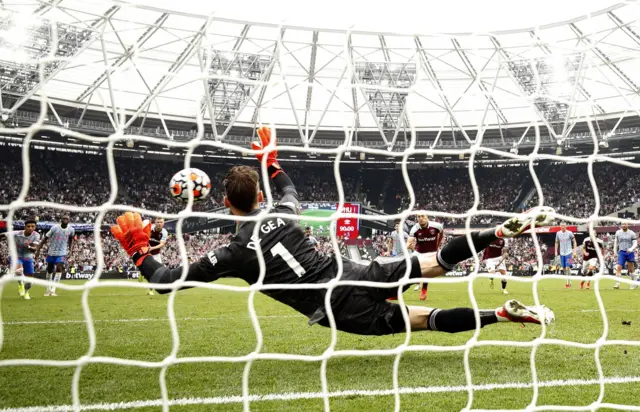 David de Gea saves Mark Noble's penalty