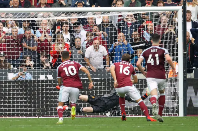 Mark Noble has his penalty saved by David de Gea