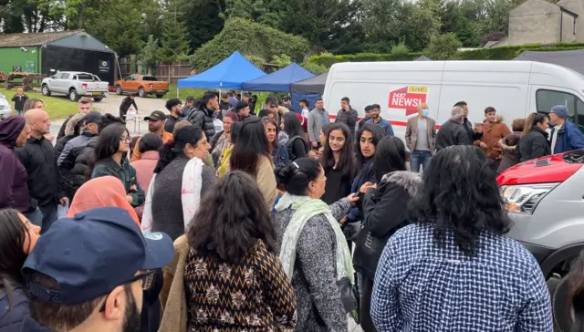 Crowds at filmset