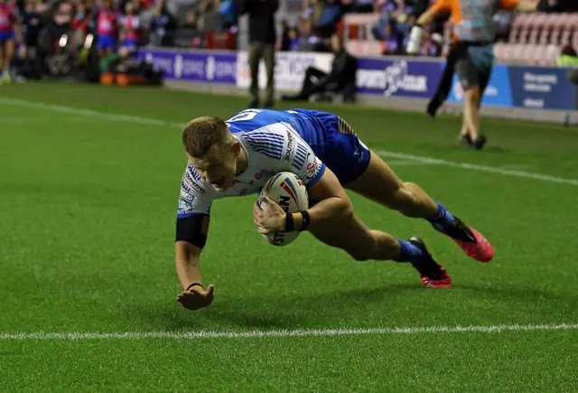 Ash Handley scores for Leeds