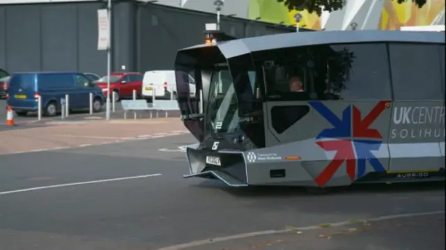 Self-driving bus