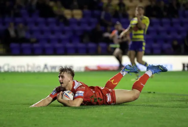 Mikey Lewis scores for Hull KR