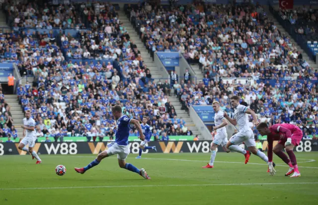 Jamie Vardy scores for Leicester